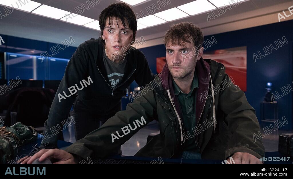 DAISY RIDLEY et MATTHEW TUCK dans CLEANER, 2025, réalisé par MARTIN CAMPBELL. Copyright Anton / Qwerty Films.