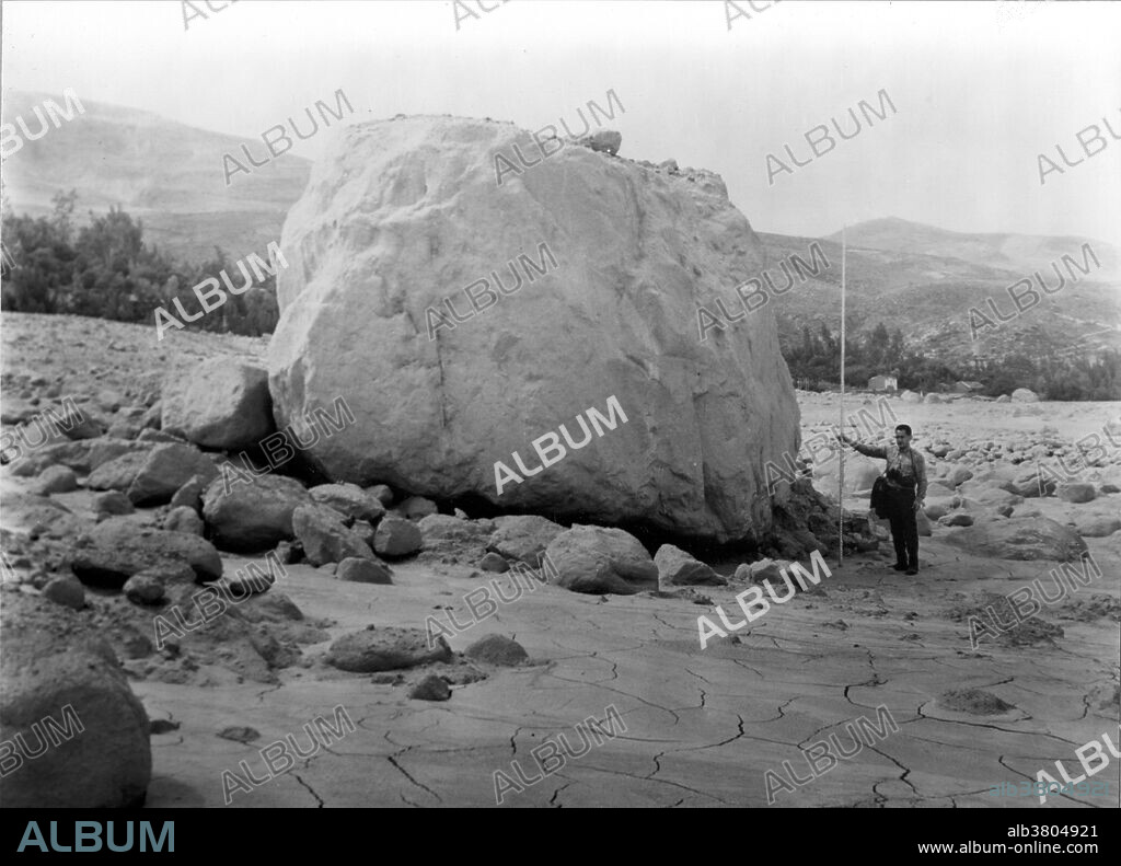 Peru Earthquake May 31, 1970. Block of granodiorite (estimated to weigh 700 tons) that was transported by the Huascaran debris avalanche to near the site of the former town of Ranrahirca. The top of the block is covered with mud and rock fragments deposited by the avalanche after the block came to rest. The 1970 Ancash earthquake was an undersea earthquake. Combined with a resultant landslide, it was the worst catastrophic natural disaster ever recorded in the history of Peru. The epicenter of the earthquake was located 35 km off the coast of Casma and Chimbote on the Pacific Ocean, where the Nazca Plate is being subducted by the South American Plate. It had a magnitude of 7.9 to 8.0 on the Richter scale and an intensity of up to VIII on the Mercalli scale. No significant tsunami was reported. The earthquake struck on a Sunday afternoon at 15:23:31 local time (20:23:31 UTC) and lasted 45 seconds. The quake destabilized the northern wall of Mount HuascarÃ¡n, causing a rock, ice and snow avalanche and burying the towns of Yungay and Ranrahirca. An AP dispatch on July 14 said Peru's Minister of Health estimated the number of dead and missing persons to be 70,000. It may be impossible ever to assess fully the toll of this seismic disaster.