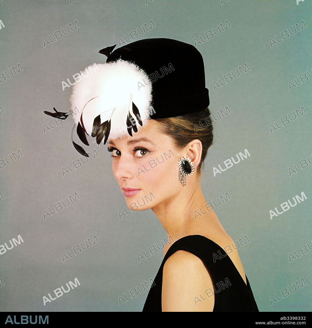 AUDREY HEPBURN en DESAYUNO CON DIAMANTES, 1961 (BREAKFAST AT TIFFANY'S), dirigida por BLAKE EDWARDS. Copyright PARAMOUNT PICTURES.