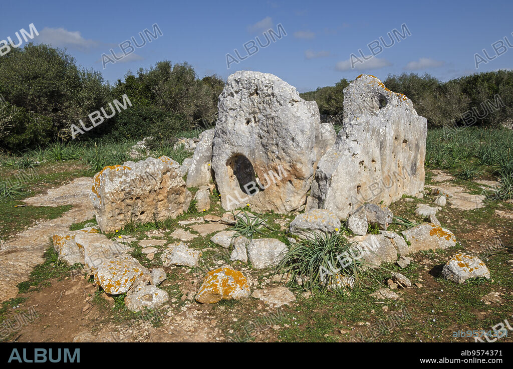 Ses Roques Llises Dolmen, Alaior, Menorca, Balearic Islands, Spain.