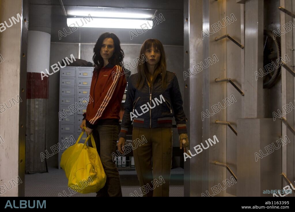 ARIADNA GIL and VICTORIA ABRIL in SOLO QUIERO CAMINAR, 2008, directed by AGUSTIN DIAZ YANES. Copyright CANANA FILMS/DRIVE CINE.