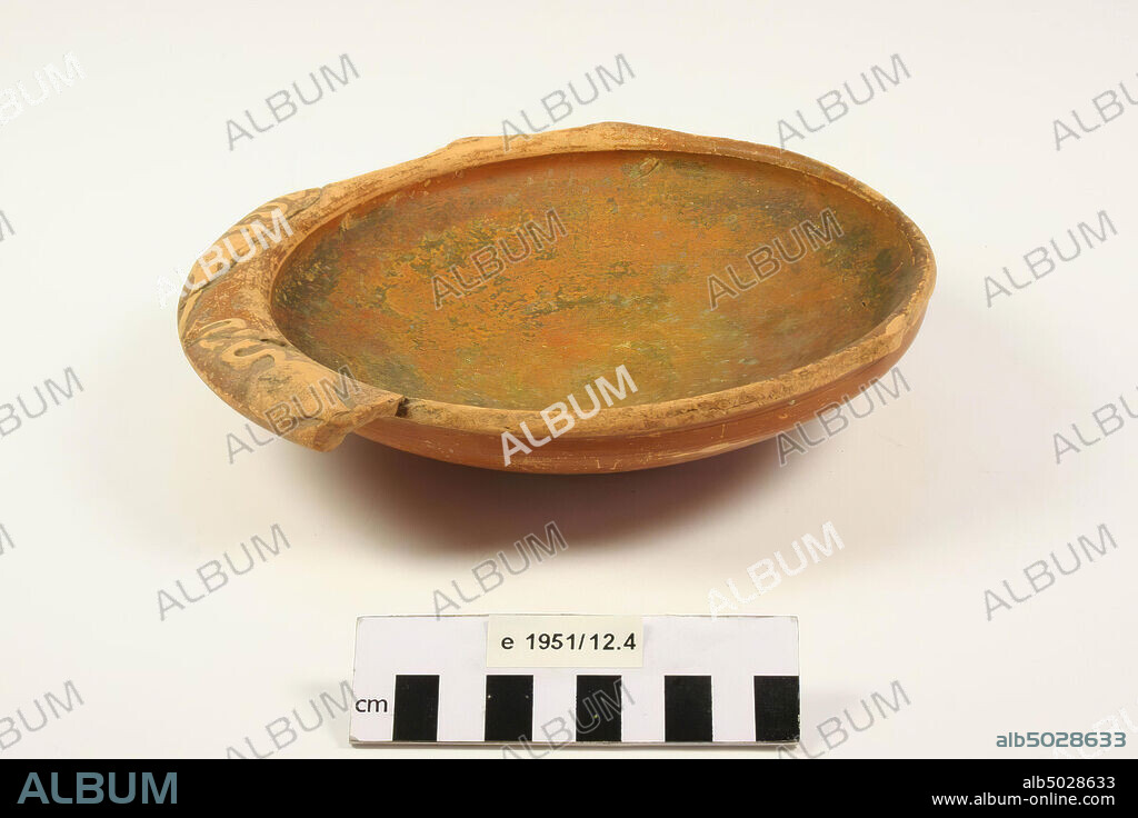 Bowl of terra sigillata with barbotine decoration on the rim. Niederbieber type 4b. The stand ring and a part of the rim are missing. Strong surface damage, gluing on the edge., Bowl, earthenware, terra sigillata, h: 4.6 cm, diam: 21 cm, roman end 2nd century AD, Netherlands, Gelderland, Nijmegen, Nijmegen.