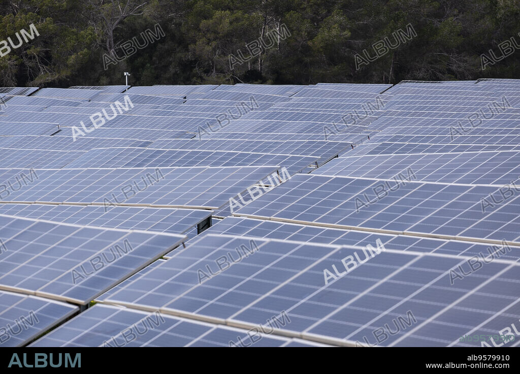 Sa Caseta Parc Fotovoltaic, solar energy plates, Llucmajor, Mallorca, Balearic Islands, Spain.