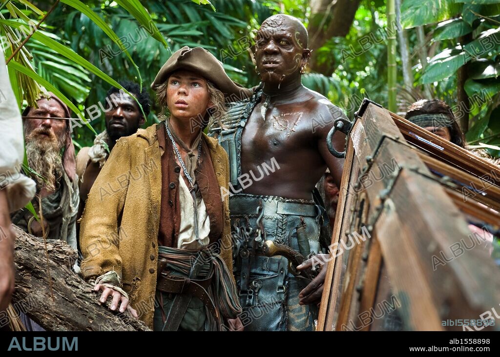 DEOBIA OPAREI, EMERSON "MALCOLM" TUITT, KEVIN SENN and ROBBIE KAY in PIRATES OF THE CARIBBEAN: ON STRANGER TIDES, 2011, directed by ROB MARSHALL. Copyright WALT DISNEY PICTURES / MOUNTAIN, PETER.