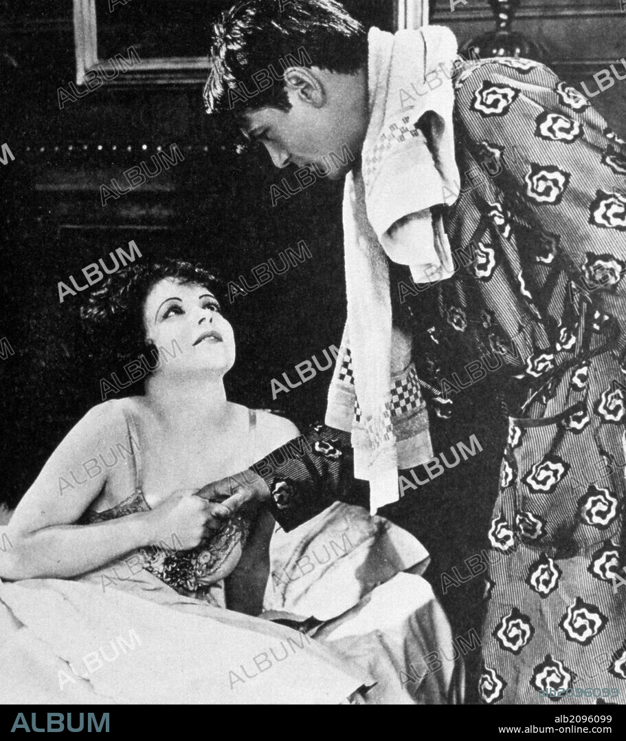 CLARA BOW y GARY COOPER en LOS HIJOS DEL DIVORCIO, 1927 (CHILDREN OF DIVORCE), dirigida por FRANK LLOYD. Copyright PARAMOUNT PICTURES.