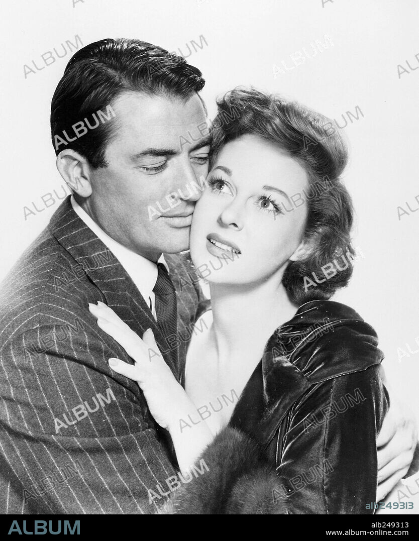 GREGORY PECK y SUSAN HAYWARD en LAS NIEVES DEL KILIMANJARO, 1952 (THE SNOWS OF KILIMANJARO), dirigida por HENRY KING. Copyright 20TH CENTURY FOX.