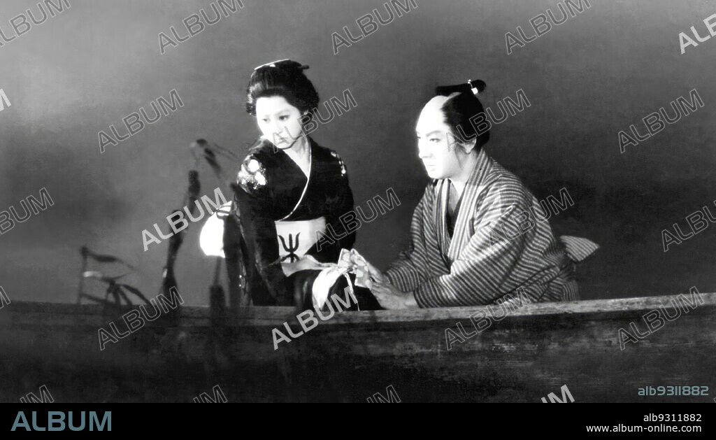 HARUO TANAKA y KYOKO KAGAWA en LOS AMANTES CRUCIFICADOS, 1954 (CHIKAMATSU MONOGATARI), dirigida por KENJI MIZOGUCHI. Copyright DAIEI FILMS.
