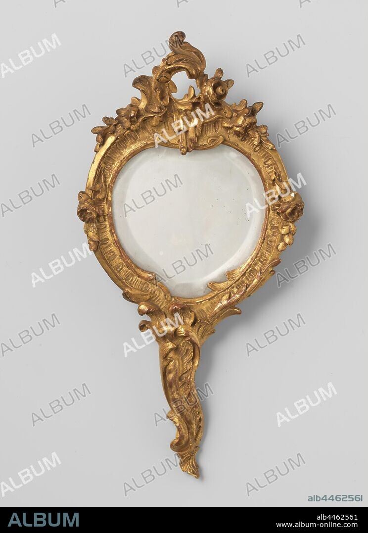 Hand mirror with handle, irregular round shape, with carving in C and S shapes and flowers and leaf work, crowned by C-shaped crest with stalactite with two roses, Wooden carved and gilt hand mirror consisting of a handle and the mirror frame organically connected thereto, which has an irregular round shape. The carving consists of elongated S and C shapes, leaf work and flowers. The mirror is crowned in the middle by a C-shaped crest with a stalactite and two small roses. Small roses have also been added at half-height for decoration. The back has probably been covered with red fabric, traces still present., anonymous, France (possibly), 1750, wood (plant material), looking glasses, gilding (material), gypsum, gilding, h 34.5 cm × w 17.0 cm × d 3.0 cm.