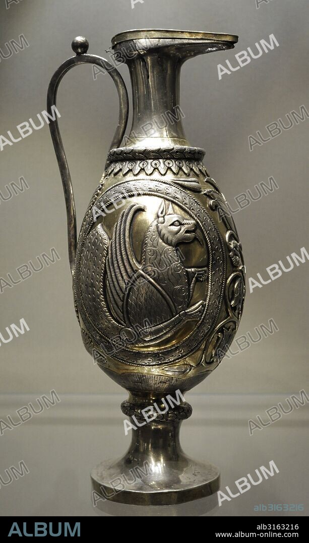 IMPERIO SASANIDA. PERSIA. PROXIMO ORIENTE. Jarrón decorado con un "simurgh" (monstruo de la mitología persa con cuerpo de león y grifó). Plata; grabado y dorado. Irán. Siglos VI-VII. Museo del Hermitage (The State Hermitage Museum). San Petersburgo. Rusia.