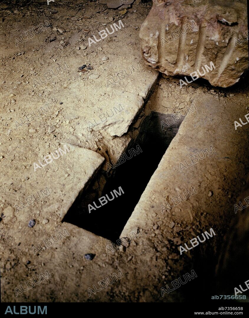 RUINAS DEL CLAUSTRO DE LA CATEDRAL DE AVILA.