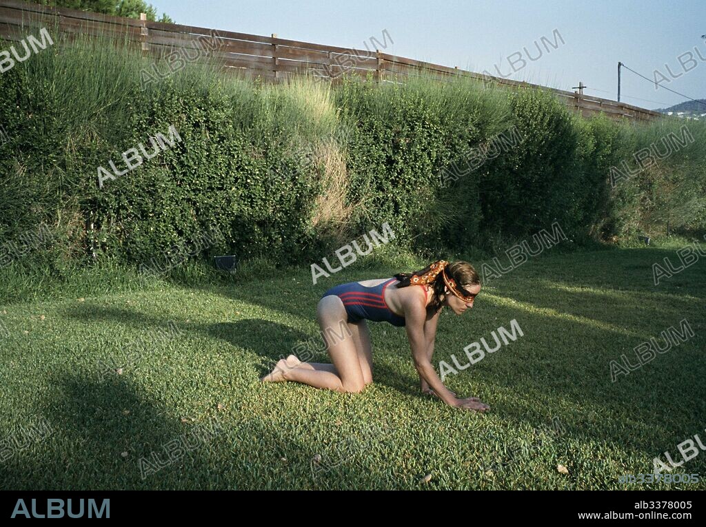 AGGELIKI PAPOULIA en CANINO, 2009 (KYNODONTAS), dirigida por GIORGOS LANTHIMOS. Copyright BOO PRODUCTIONS.