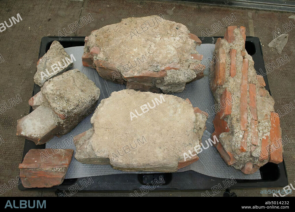 Fragments of Roman tegulae (roof tiles) with mortar in between, wall fragment, building fragment, earthenware, brick, lime mortar, 53 x 34 x 22 cm, roman, Netherlands, Zeeland, Noord-Beveland, Colijnsplaat ?, Oosterschelde?.