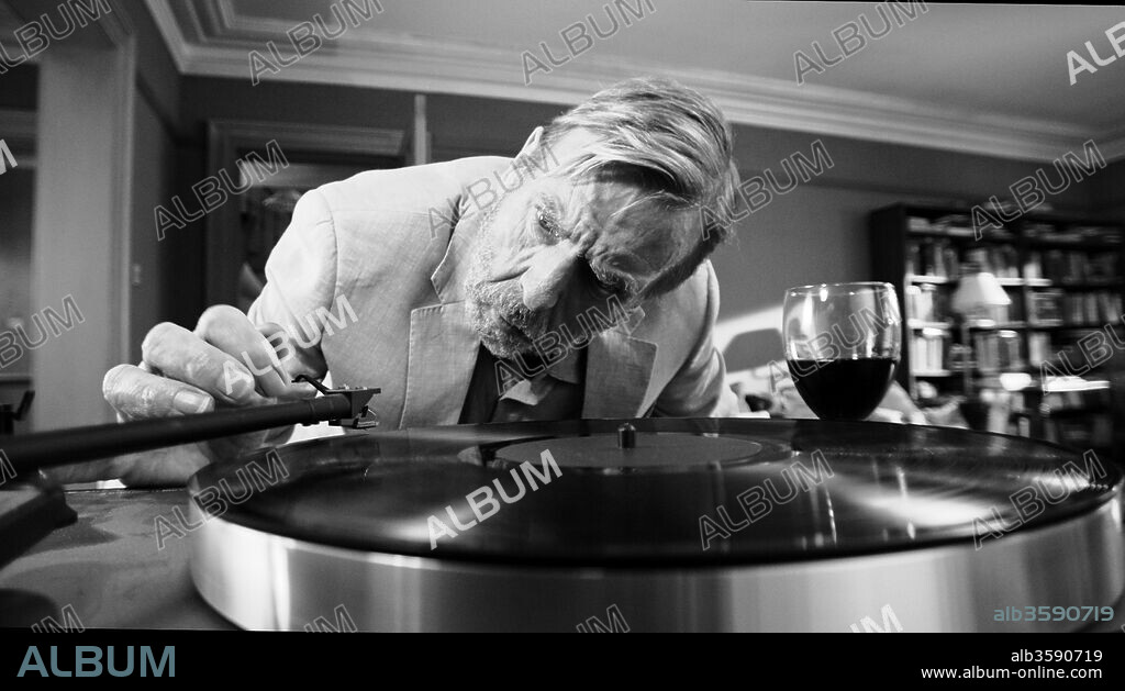 TIMOTHY SPALL in THE PARTY, 2017, directed by SALLY POTTER. Copyright ADVENTURE PICTURES / POTTER, SALLY.