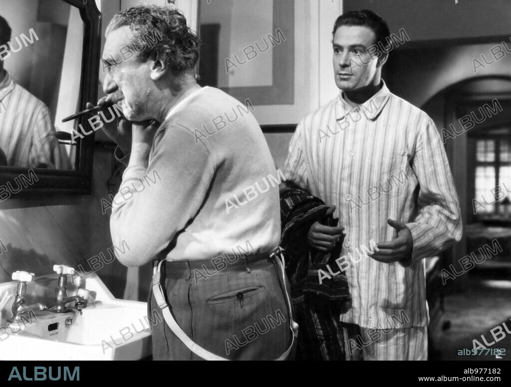 CONRADO SAN MARTIN y EUGENIO TESTA en EL SEÑORITO OCTAVIO, 1950, dirigida por JERONIMO MIHURA. Copyright EMISORA FILMS.