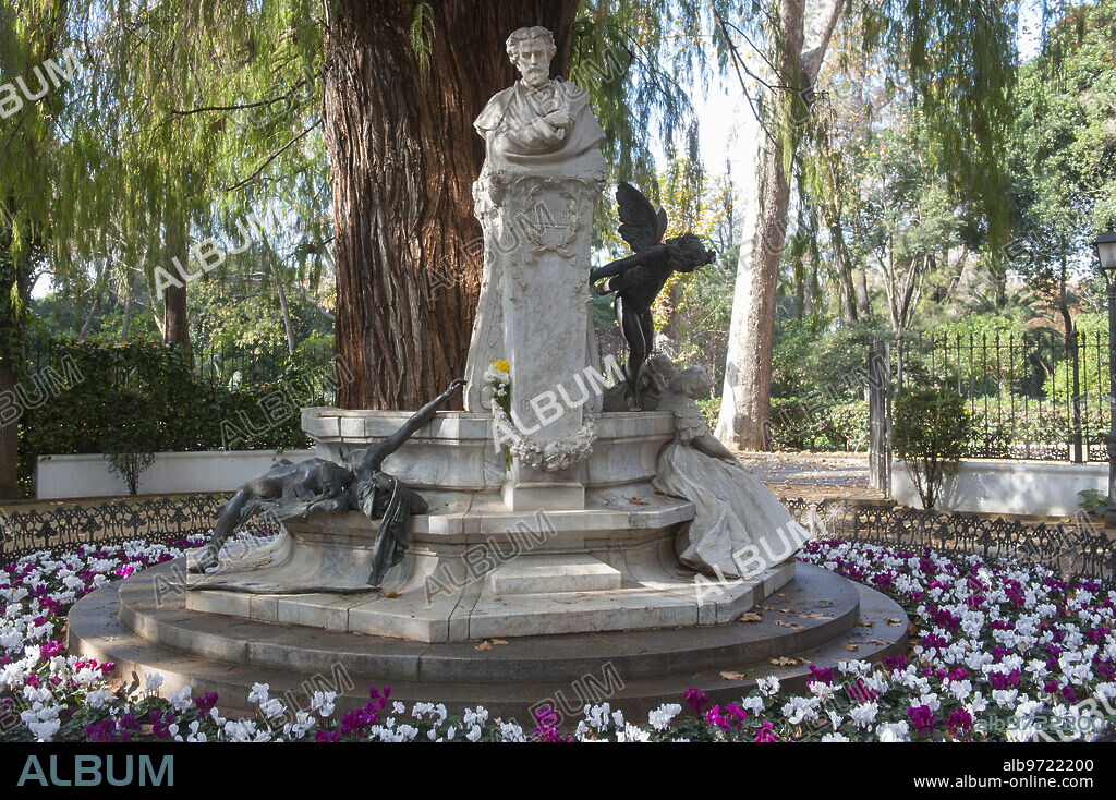 Sevilla, 18/12/2013. Parque de María Luisa. En la Imagen, el monumento A Gustavo Adolfo Bécquer. Foto: Juan José Úbeda. Archsev.