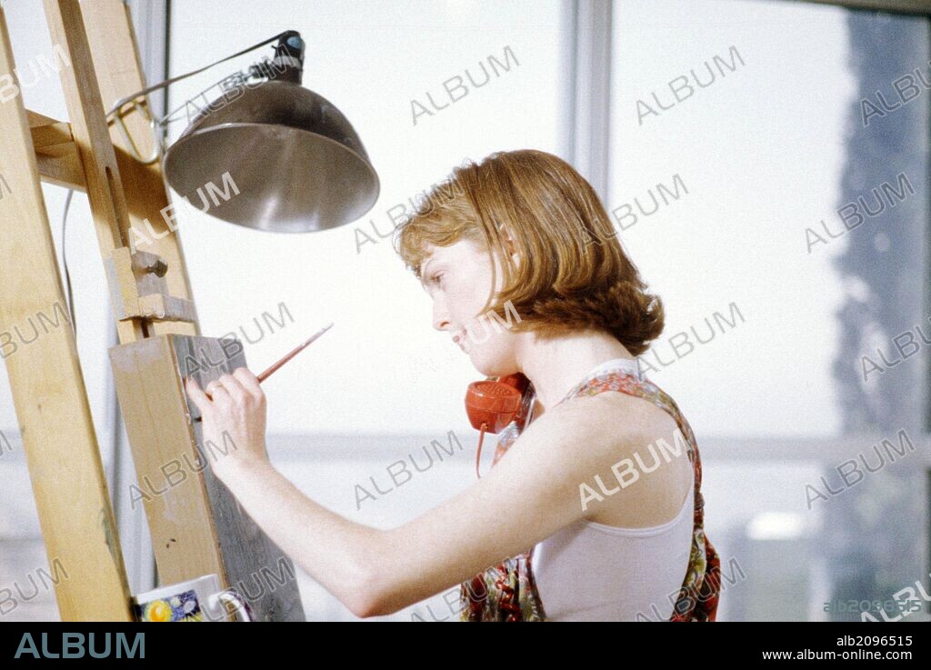 JULIANNE MOORE en VIDAS CRUZADAS, 1993 (SHORT CUTS), dirigida por ROBERT ALTMAN. Copyright SPELLING FILMS INTERNATIONAL.