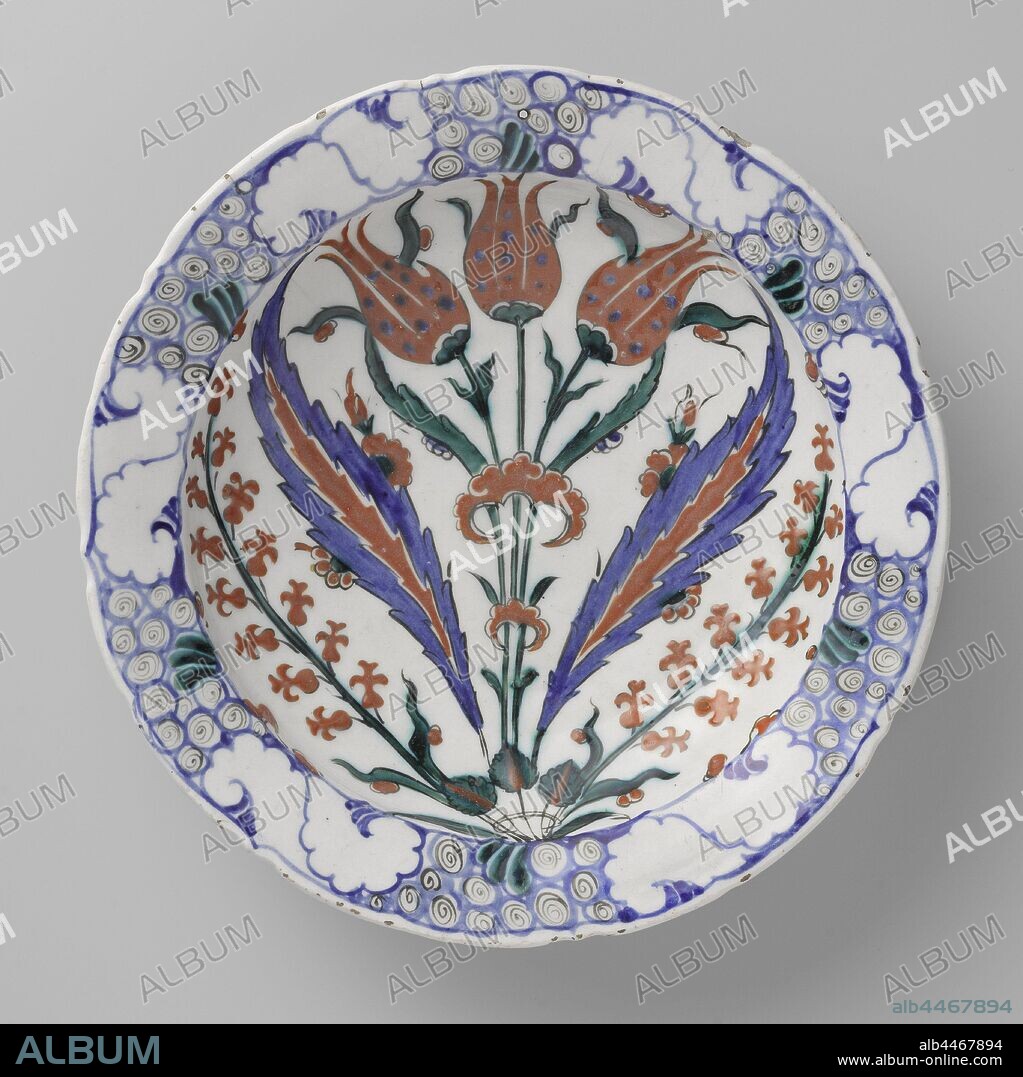 plants (tulips), flowers in blue, red, green, black on white under a transparent lead-alkaline enamel., anonymous, Iznik, c. 1570 - c. 1590, earthenware, glaze, vitrification, h 6.7 cm d 30.5 cm.