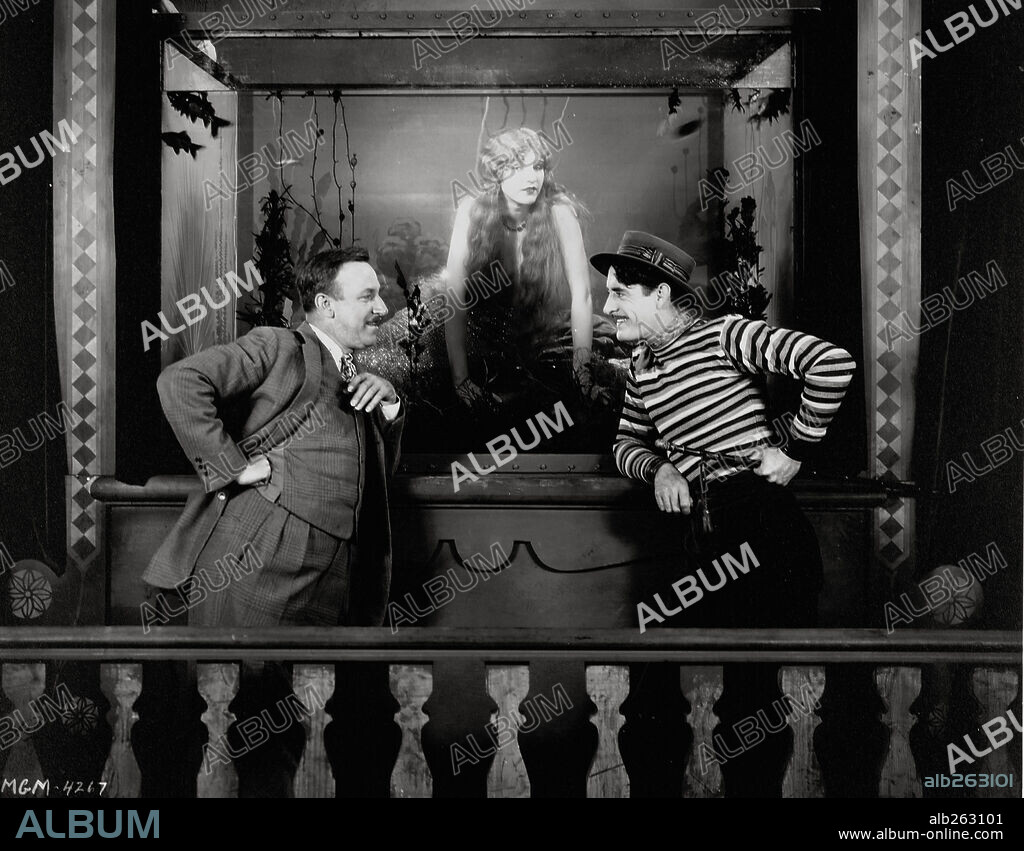 JOHN GILBERT and TOD BROWNING in THE SHOW, 1927, directed by TOD BROWNING. Copyright M.G.M.