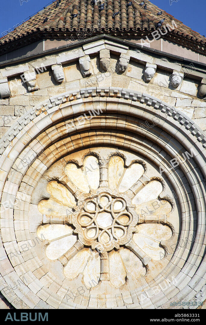 El Pla de Santa Maria; església / iglesia románica de Sant Ramón (segle / siglo XIII) ; gran rosassa a la façana de ponent / grandioso rosetón en la fachada de poniente (monumento histórico artistico nacional).