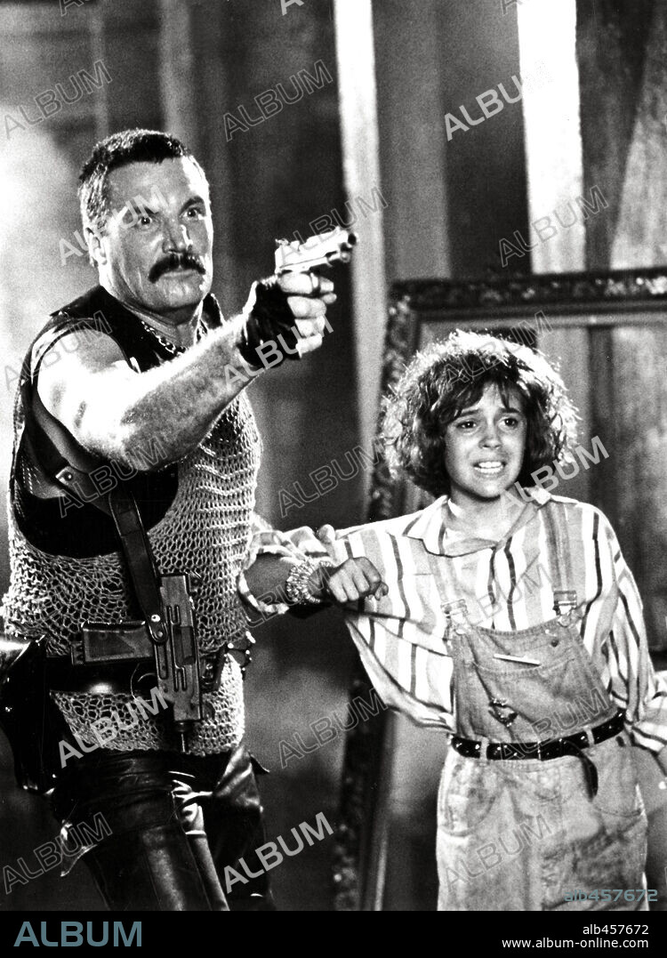 ALYSSA MILANO et VERNON WELLS dans COMMANDO, 1985, réalisé par MARK L. LESTER. Copyright 20TH CENTURY FOX.