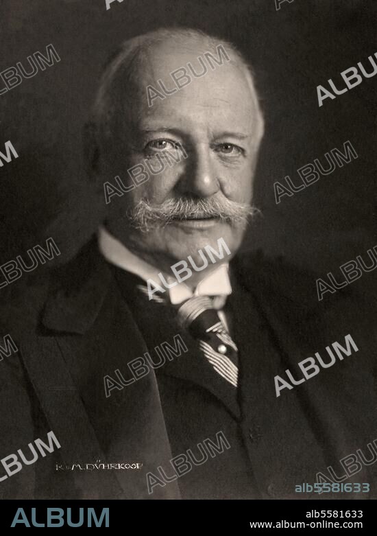 Bülow, Bernhard, Fürst von Politiker (Reichskanzler 1900-09), Klein-Flottbek bei Hamburg 3.5.1849 - Rom 28.10.1929. Porträtaufnahme, um 1910 (R. u. M.Dührkoop, Berlin).