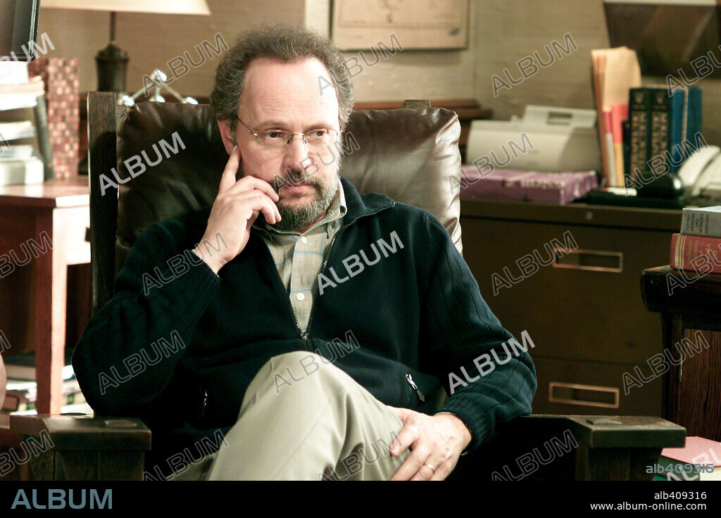 BILLY CRYSTAL en OTRA TERAPIA PELIGROSA. ¡RECAIDA TOTAL!, 2002 (ANALYZE THAT), dirigida por HAROLD RAMIS. Copyright WARNER BROS/VILLAGE ROADSHOW FILMS.