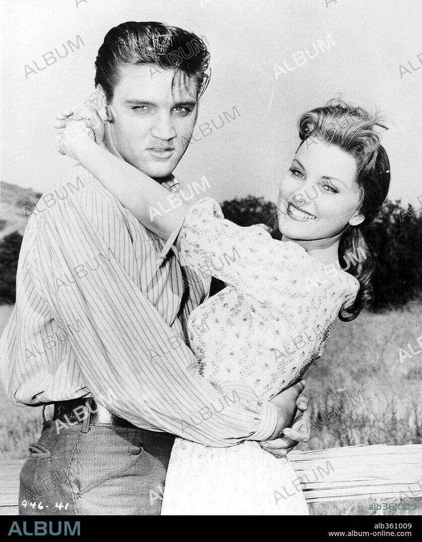 DEBRA PAGET et ELVIS PRESLEY dans LOVE ME TENDER, 1956, réalisé par ROBERT D. WEBB. Copyright 20TH CENTURY FOX.