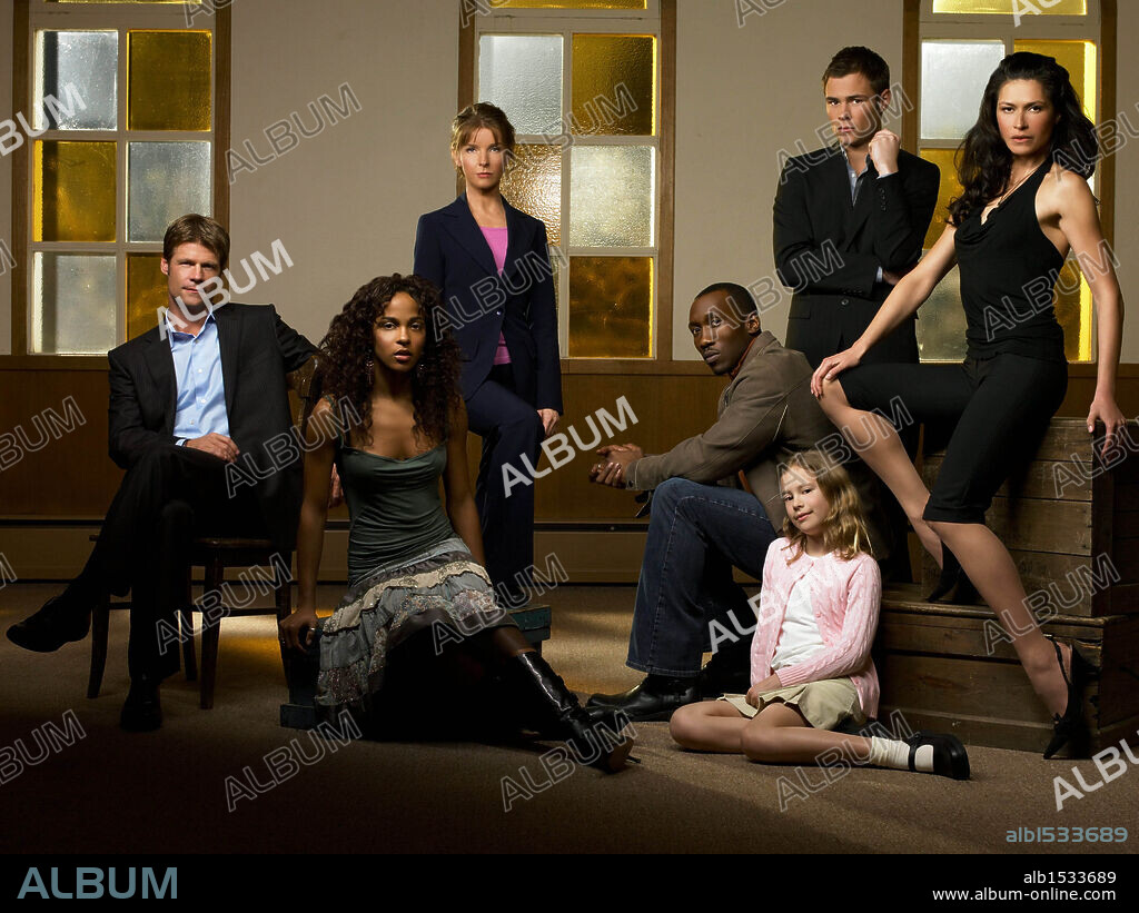 CONCHITA CAMPBELL, JOEL GRETSCH, KARINA LOMBARD, MAHERSHALA ALI and MEGALYN ECHIKUNWOKE in THE 4400, 2004 (4400, THE-TV). Copyright PARAMOUNT NETWORK.