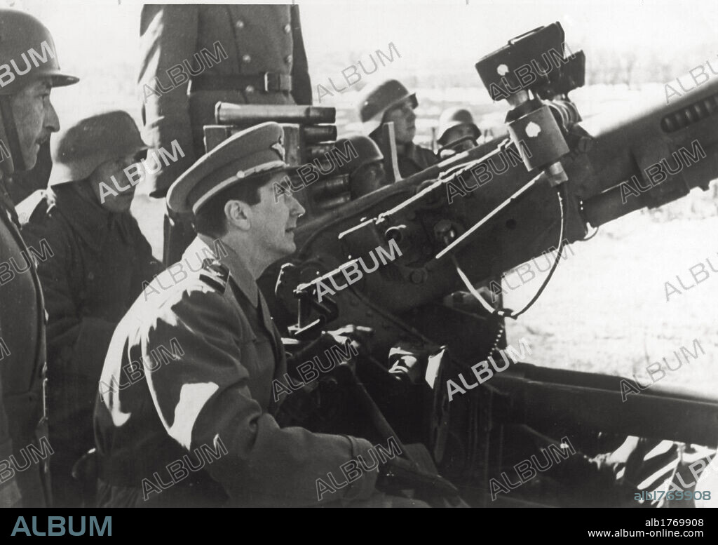 Istvan Horthy during an anti-aircraft drill. Hungarian Vice-Regent Istvan Horthy von Nagybanya next to an artillery piece during an anti-aircraft drill. Hungary, November 1941.