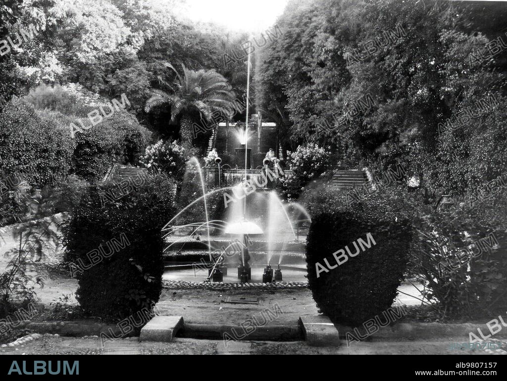 1930. Fuentes en los Jardines de la Firma "el Retiro" en Curriana (Málaga).