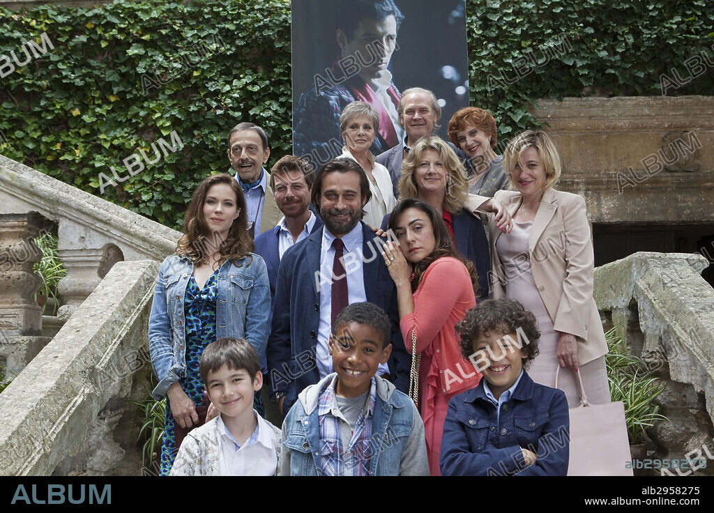 ANGELA FINOCCHIARO, CANDELA PEÑA, JORDI MOLLA, LLUIS HOMAR and VALERIA BRUNI TEDESCHI in LATIN LOVER, 2015, directed by CRISTINA COMENCINI. Copyright LUMIERE & COMPANY.