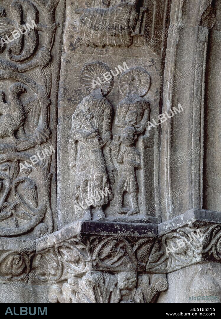 CURACION DE COJO - DETALLE DE LA ARQUIVOLTA DE LA PORTADA ROMANICA DEL MONASTERIO DE SANTA MARIA DE RIPOLL - SIGLO XII.