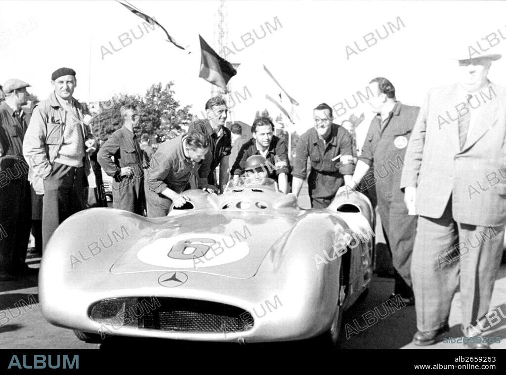 German GP in Berlin 1954, Avus Herrmann mercedes stromlinienwagen neubauer.