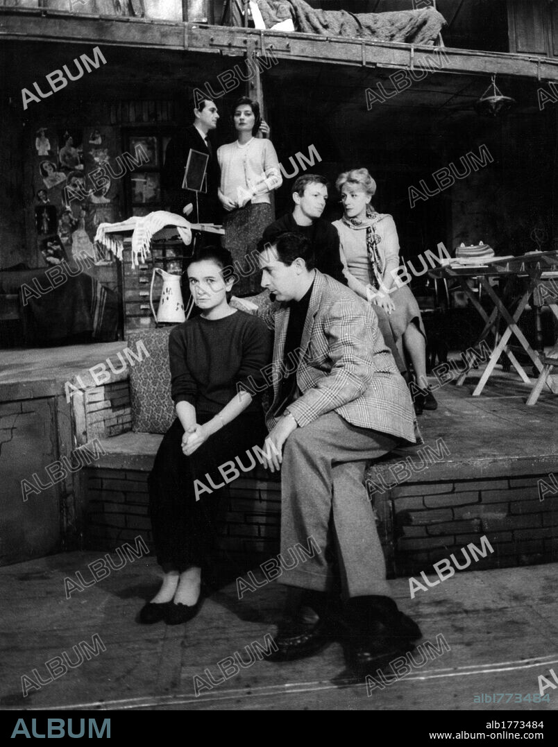 Members of the Compagnia dei Giovani acting. Anna Maria Guarnieri, Romolo Valli, Umberto Orsini, Elsa Albani, Rossella Falk and Giorgio De Lullo, members of the Compagnia dei Giovani, acting with other actors. 1950s.
