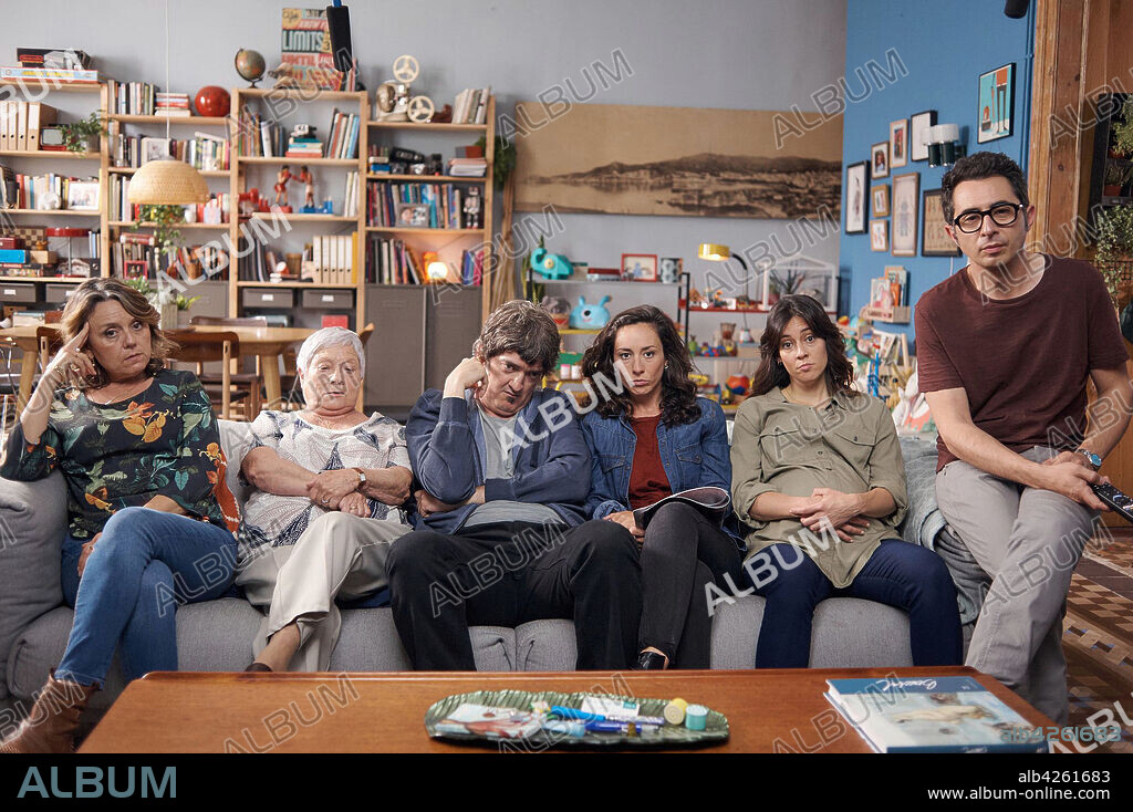 ADRIANA UGARTE, ANNA GRAS-CARREÑO, BERTO ROMERO, CARMEN ESTEBAN, INMA SANCHO y JORDI AGUILAR en MIRA LO QUE HAS HECHO, 2018, dirigida por CARLOS THERON. Copyright EL TERRAT. Temporada 2.
