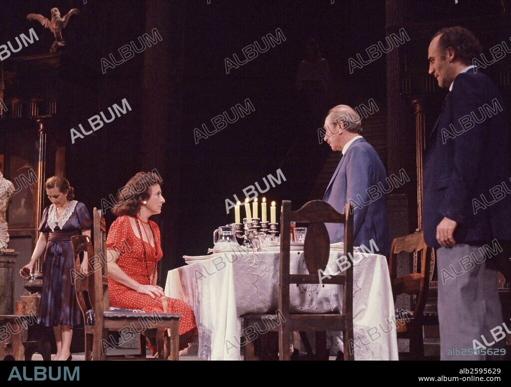 GALA , ANTONIO. ESCRITOR ESPAÑOL . CORDOBA 1937 - . " EL CEMENTERIO DE LOS PAJAROS " , REPRESENTACION TEATRAL EN MADRID , AÑO 1982. ACTORES , MANUEL DE BLAS , ENCARNA PASO , IRENE GUTIERREZ CABA. DIRECCION , MANUEL CALLADO.