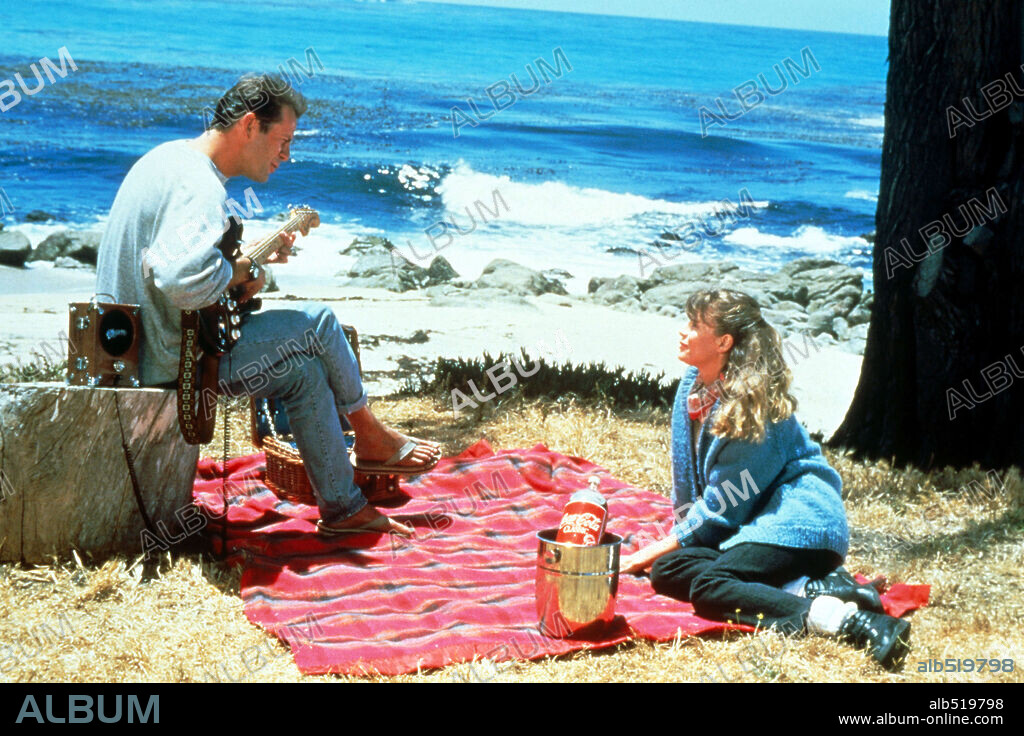 BRUCE WILLIS y KIM BASINGER en CITA A CIEGAS, 1987 (BLIND DATE), dirigida por BLAKE EDWARDS. Copyright TRI STAR PICTURES.