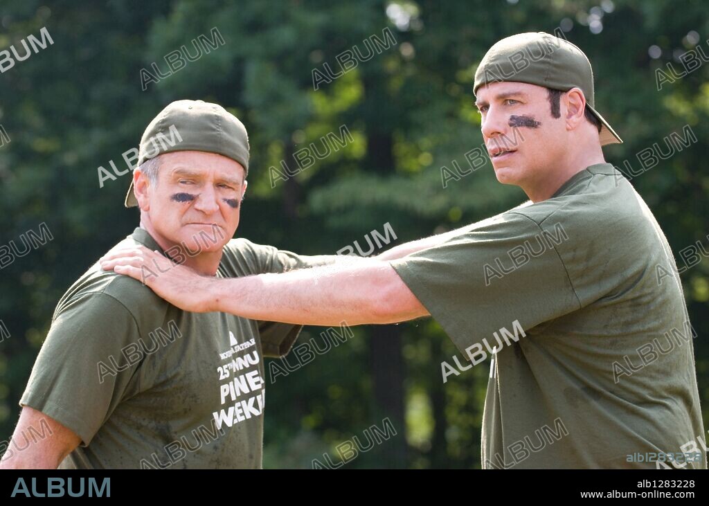 TRAVOLTA JOHN y ROBIN WILLIAMS. JOHN TRAVOLTA y ROBIN WILLIAMS en DOS CANGUROS MUY MADUROS, 2009 (OLD DOGS), dirigida por WALT BECKER. Copyright WALT DISNEY PICTURES / PHILLIPS, RON.