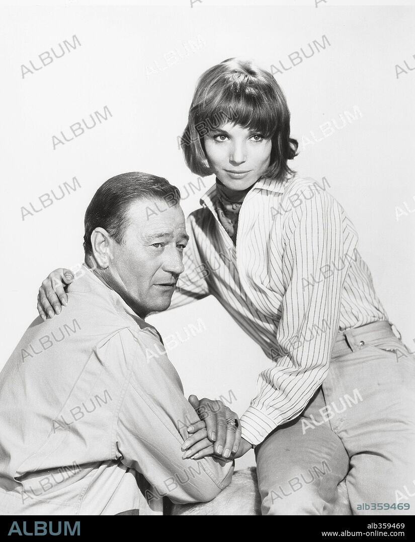 ELSA MARTINELLI y JOHN WAYNE en HATARI!, 1962, dirigida por HOWARD HAWKS. Copyright PARAMOUNT PICTURES.