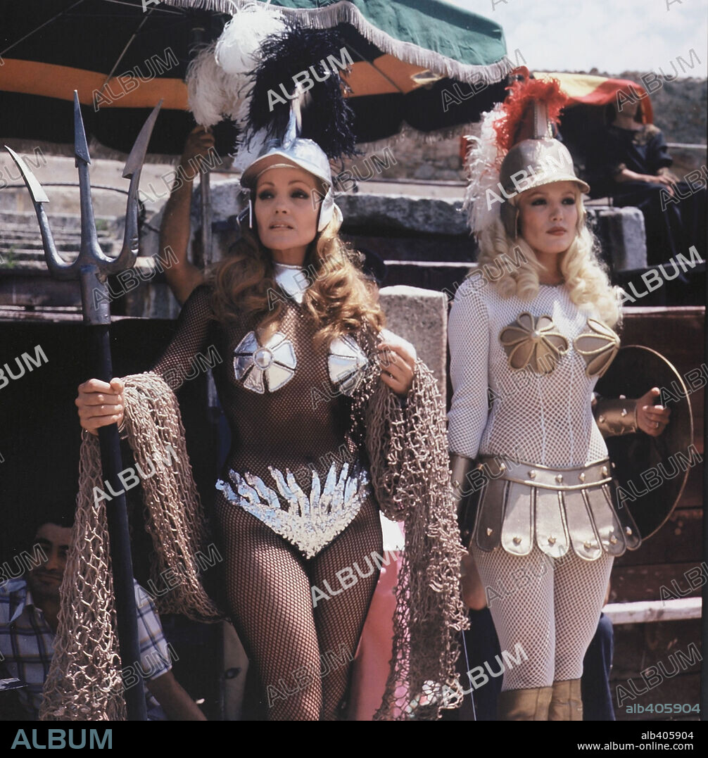 CARMEN SEVILLA en SEX O NO SEX, 1974, dirigida por JULIO DIAMANTE. Copyright CB FILMS.