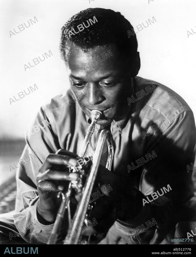 El trompetista Miles Davis en el año 1957.