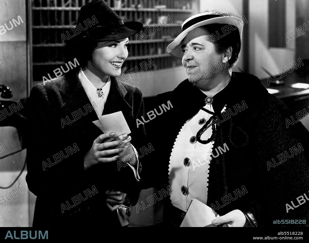 A scene from the 20th Century-Fox Production "Hotel For Women".Elsa Maxwell & Linda Darnell (film Beauty). September 25, 1939. (Photo by Stage).