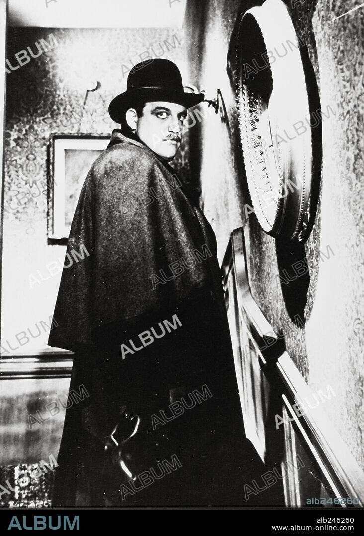 LAIRD CREGAR in THE LODGER, 1944, directed by JOHN BRAHM. Copyright 20TH CENTURY FOX.