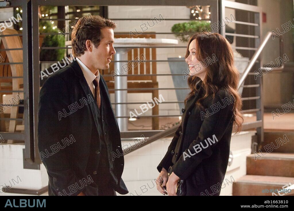 OLIVIA WILDE and RYAN REYNOLDS in THE CHANGE-UP, 2011, directed by DAVID DOBKIN. Copyright ORIGINAL FILM.