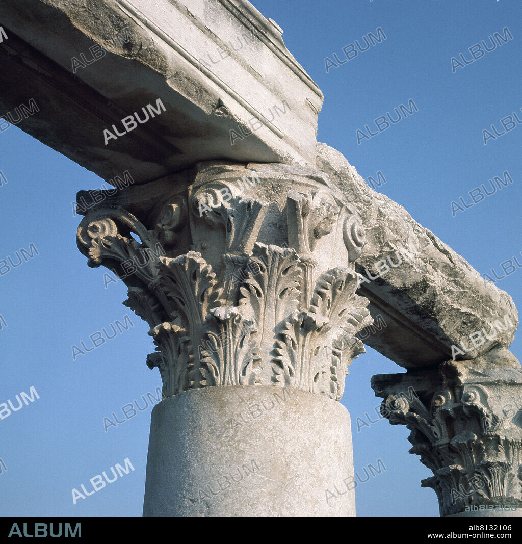CAPITEL CORINTIO - FOTO AÑOS 60.