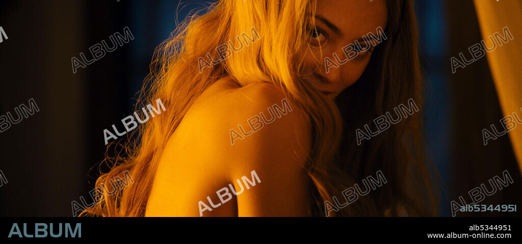 NORA ARNEZEDER in ANGÉLIQUE, 2013, unter der Regie von ARIEL ZEITOUN. Copyright A.J.O.Z. FILMS.