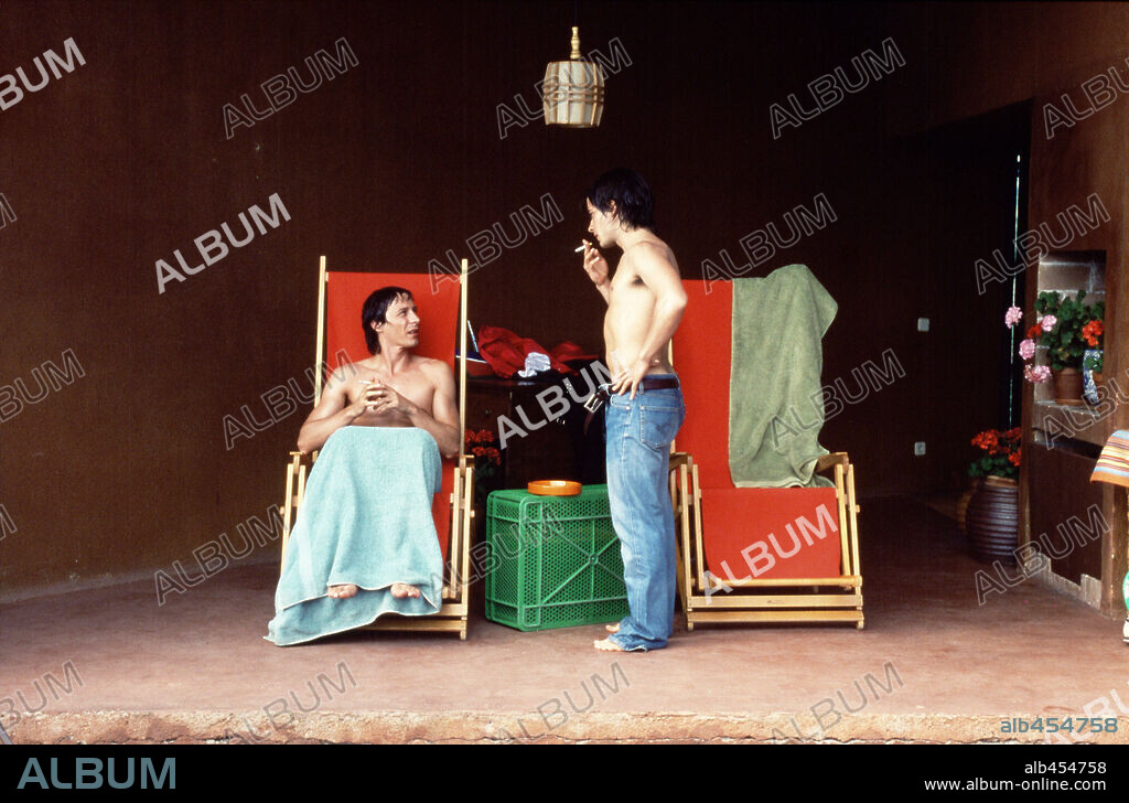 FELE MARTINEZ y GAEL GARCIA BERNAL en LA MALA EDUCACION, 2004, dirigida por PEDRO ALMODOVAR. Copyright EL DESEO S.A.