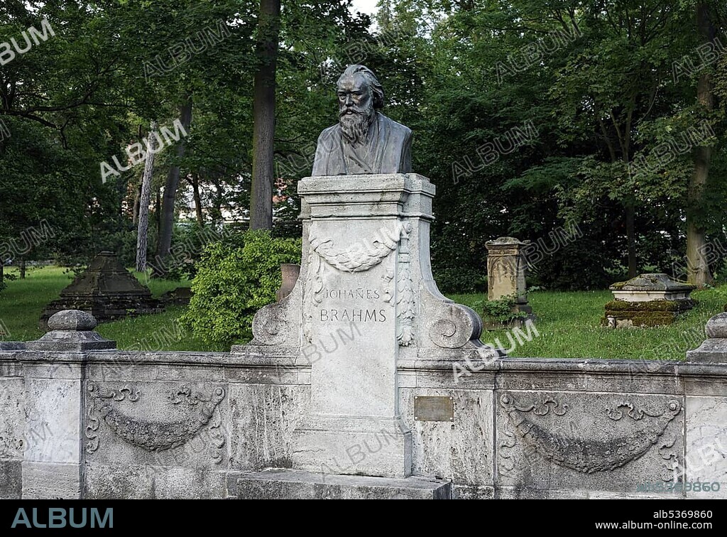 Johannes Brahms monument in the English Garden, Meiningen, Rhoen, Thuringia, Germany, Europe.