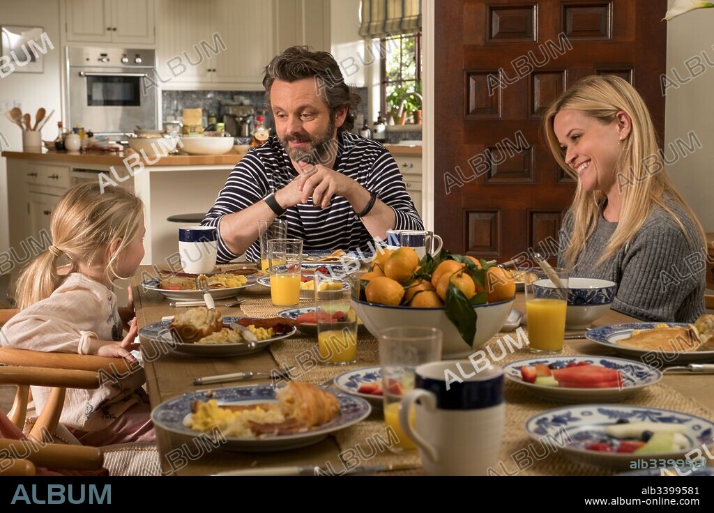 MICHAEL SHEEN and REESE WITHERSPOON in HOME AGAIN, 2017, directed by HALLIE MEYERS-SHYER. Copyright Black Bicycle Entertainment.