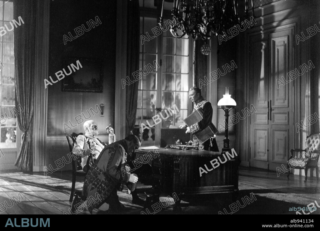 DE MAYERLING A SARAJEVO, 1940, dirigida por MAX OPHÜLS. Copyright B.U.P. Française.
